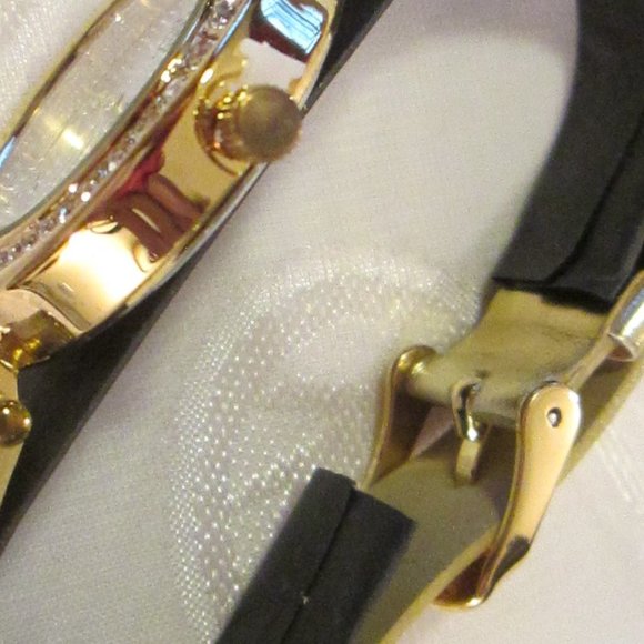 ELIZABETH TAYLOR WHITE DIAMONDS ROUND GOLD WATCH - NWT - Picture 7 of 9